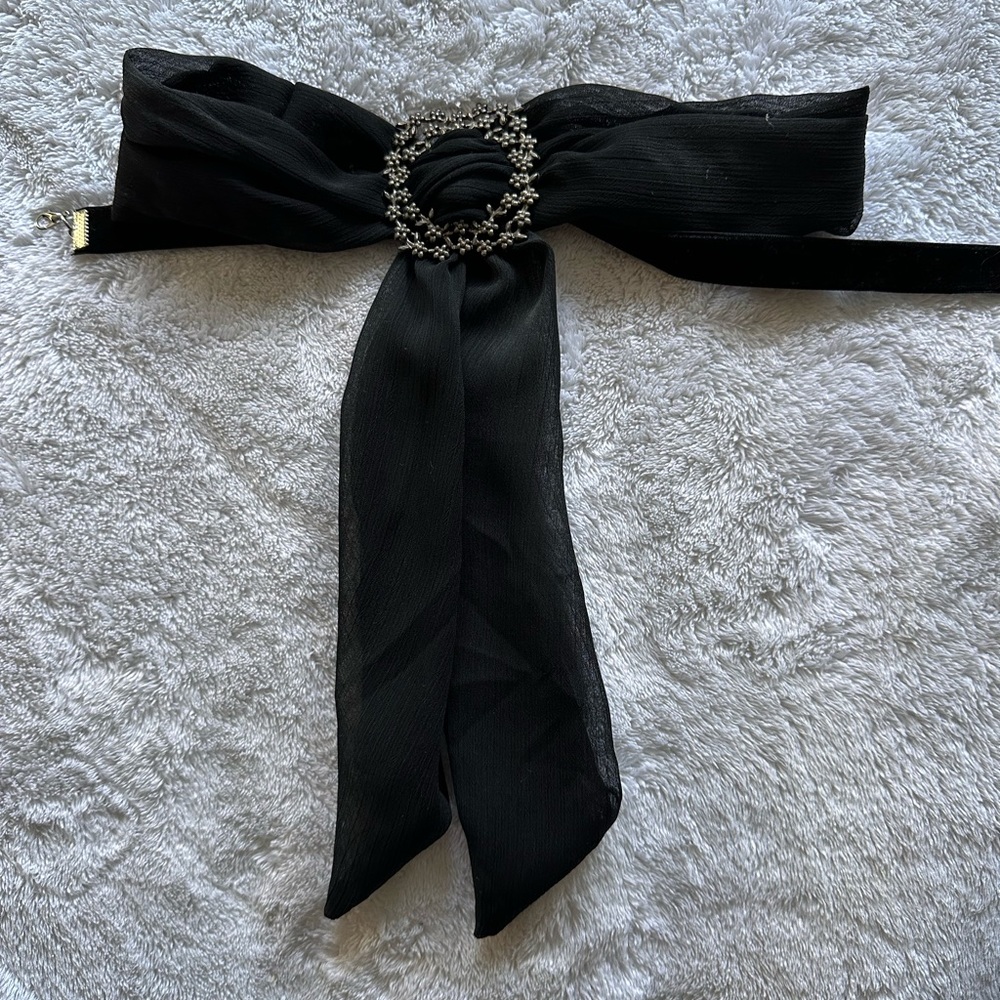 Black “tie” choker